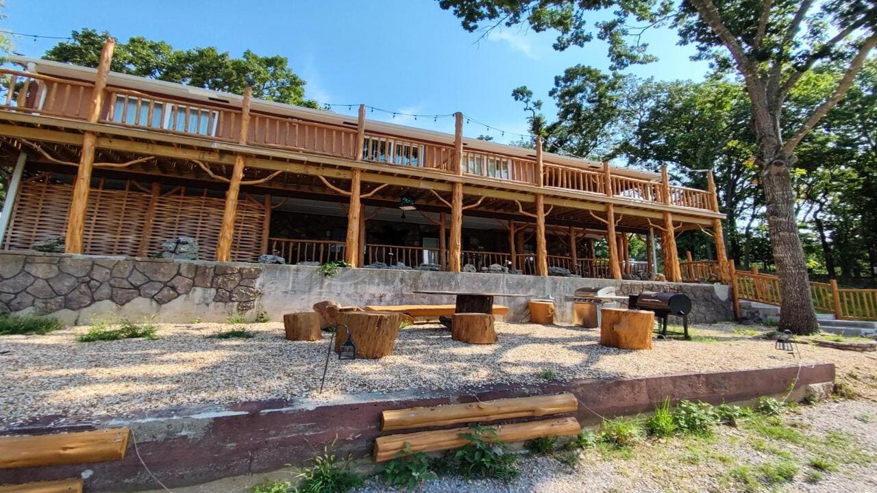 Cedar House in Rockaway Beach A Relaxing Missouri Getaway